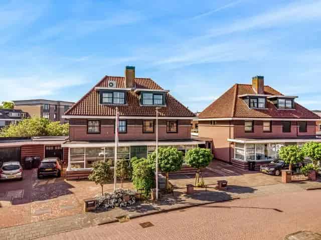 Royale Tweekapper Leyhof 5 Slaapkamers Garage Tuin