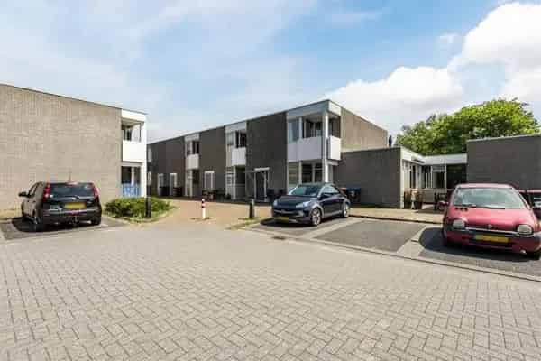 Ruime eengezinswoning Lelystad 4 slaapkamers moderne keuken badkamer