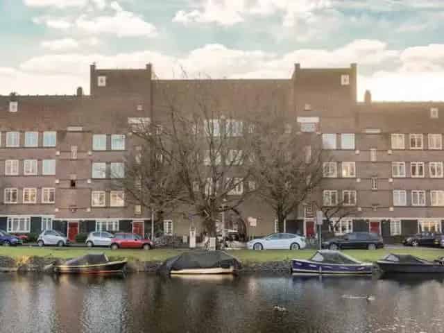 Licht appartement Amsterdam Stadionbuurt 47m²  Uitzicht Noorder Amstelkanaal
