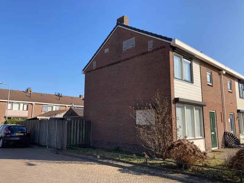 Ruime eengezinswoning nabij scholen en winkels
