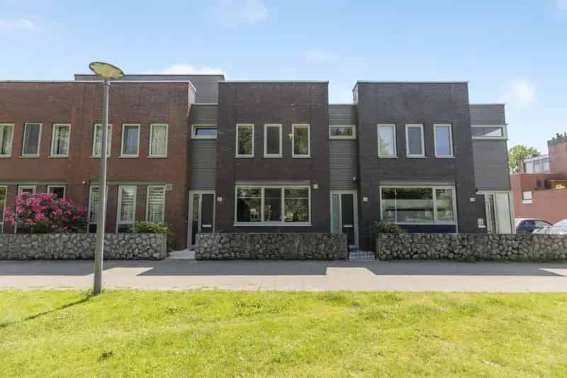 Moderne Eengezinswoning IJsselmonde 3 slaapkamers 2 parkeerplaatsen