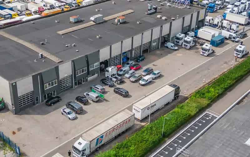 Bedrijfspand te huur Etten-Leur: 3652m² Truckonderhoudslocatie A58