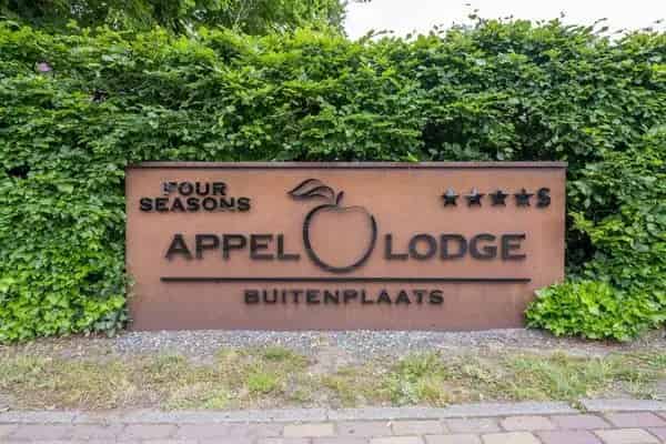Luxe Bungalow Diessen: hoogwaardige lodges met tuin en zonnepanelen