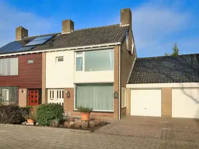Zeemanlaan 23 Badhoevedorp: Ruime gezinswoning met garage en tuin