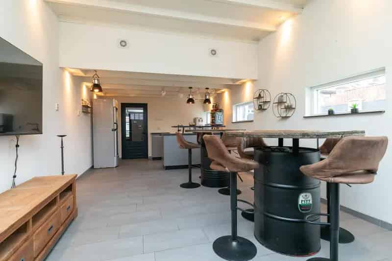Huis Te Koop , 8, Burgemeester Molstraat, Gilze, Noord-Brabant