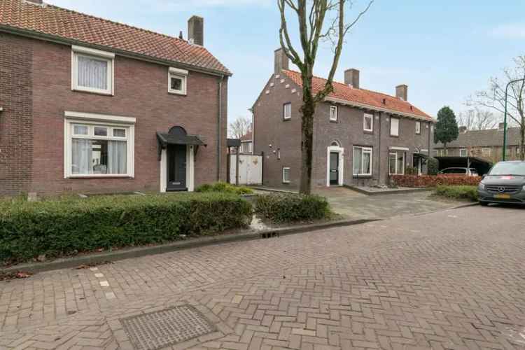 Huis Te Koop , 8, Burgemeester Molstraat, Gilze, Noord-Brabant