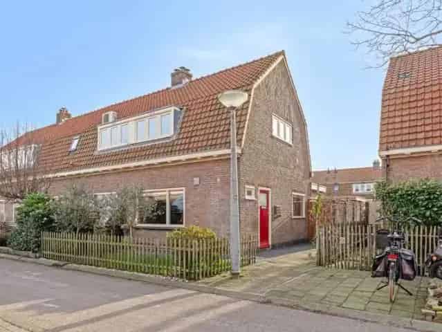 Hoekwoning Tuindorp Oostzaan 3 slaapkamers zonnige tuin