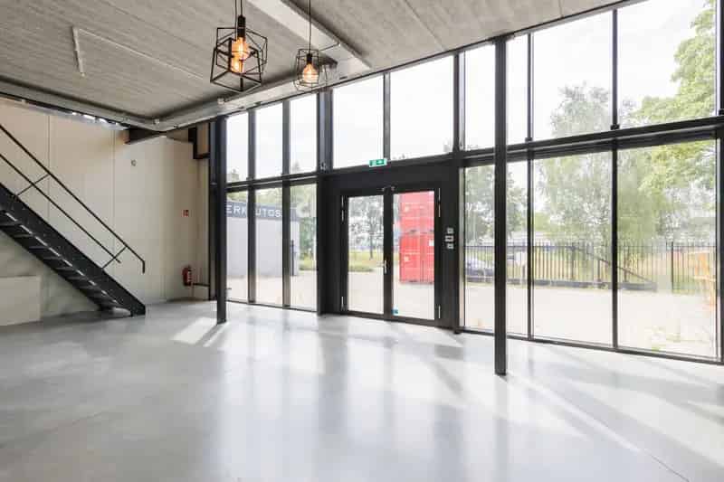 Bedrijfshal Goirle 864m2 Showroom Kantoor Parkeerplaatsen