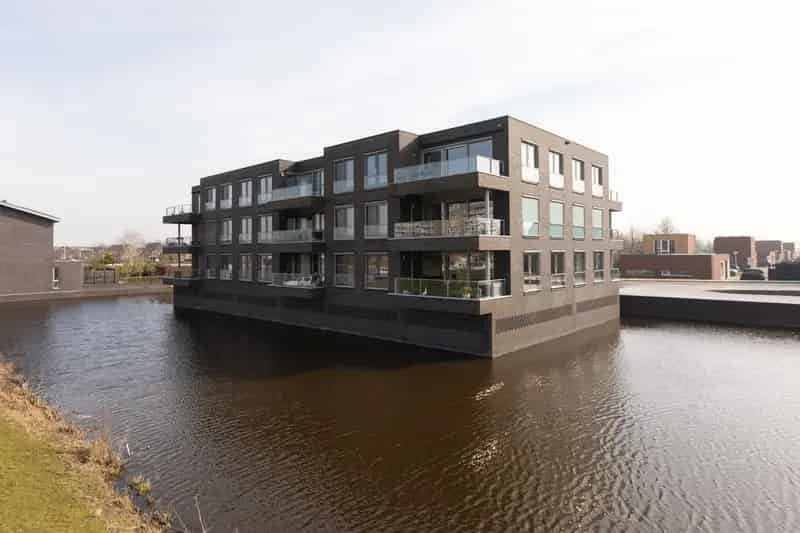 Luxe hoekappartement 97m2 Sneek eigen parkeerplaats balkon