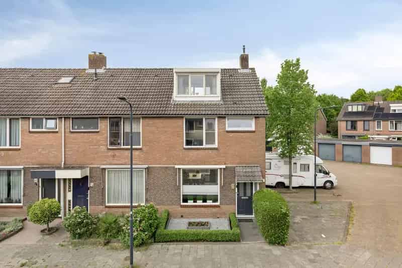 Huis te koop Breda Princenhage 4 slaapkamers moderne keuken garage