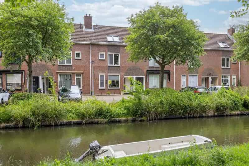 Ruime gezinswoning aan het water met 4 slaapkamers