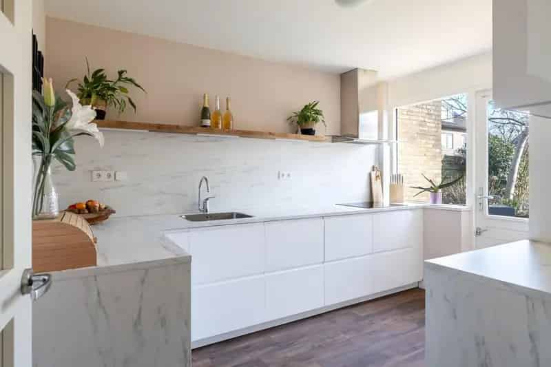 2-onder-1-kapwoning Prinsenbeek  Gerenoveerd  Moderne Keuken Badkamer Ruime Tuin