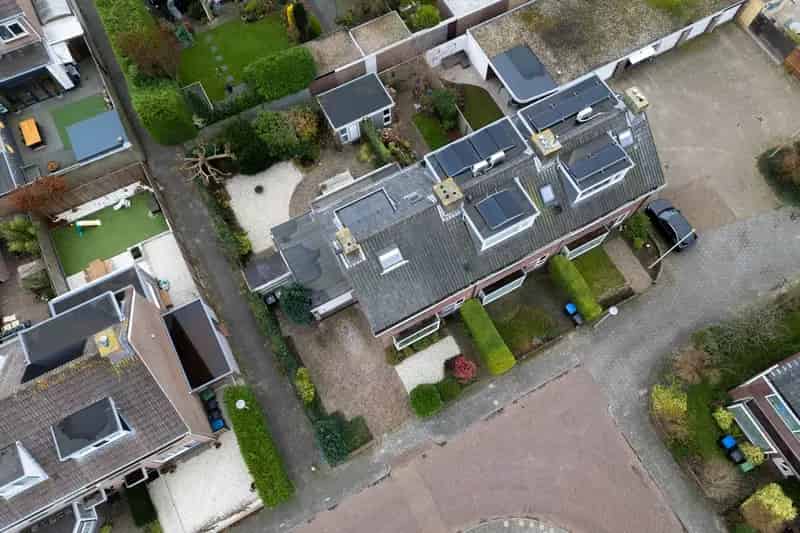 Huis te Koop Voorschoten: Ruime Hoekwoning 3 Slaapkamers Garage Tuin