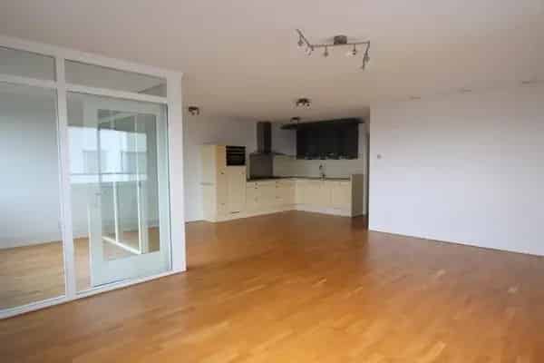 Appartement Voorburg: Ruim 4-Kamer Appartement met Parkeerplaats