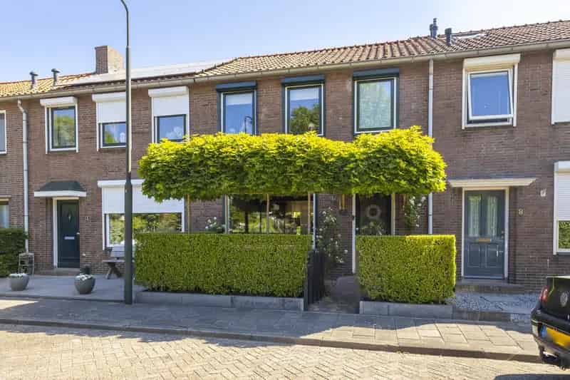Moderne Tussenwoning met Ruime Tuin en Berging