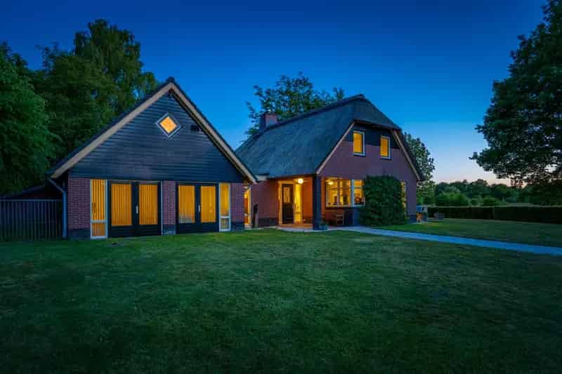 Luxe Landhuis met Recreatiewoning te Koop nabij Epe