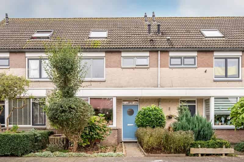 Ruime Tussenwoning Almere 3 slaapkamers Grote Tuin Veel Potentie