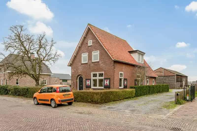 Huis te koop Elshout 4 slaapkamers ruime tuin