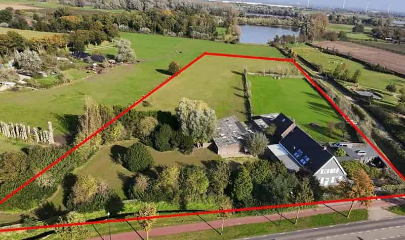 Woonboerderij te koop Weurt Ruime woning met bijgebouwen