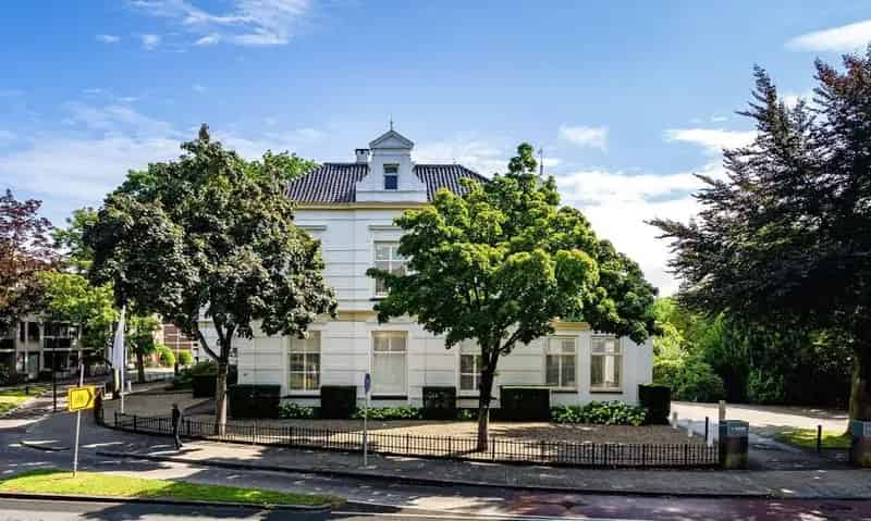 Kantoorvilla te koop Apeldoorn Centrum 1170m2