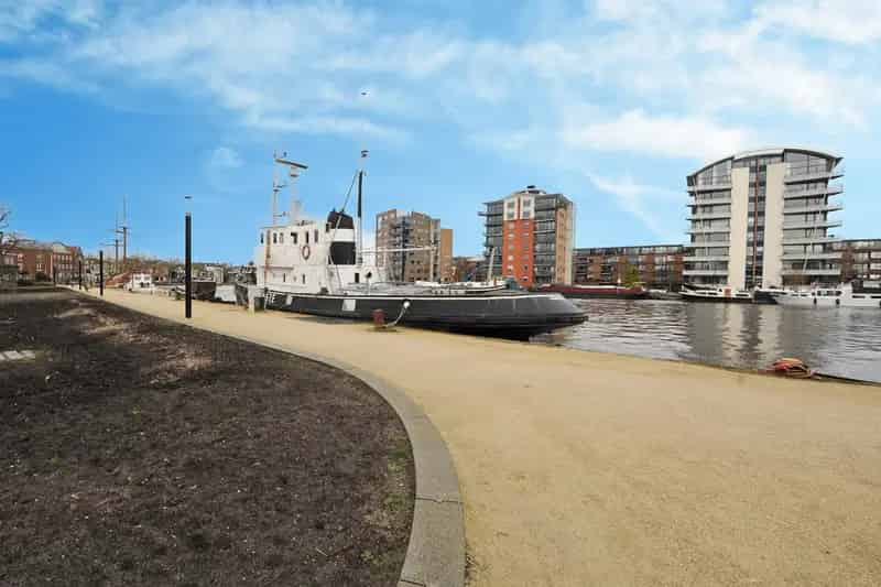 Woonschip te koop Wormerveer - Unieke sleepboot met veel mogelijkheden