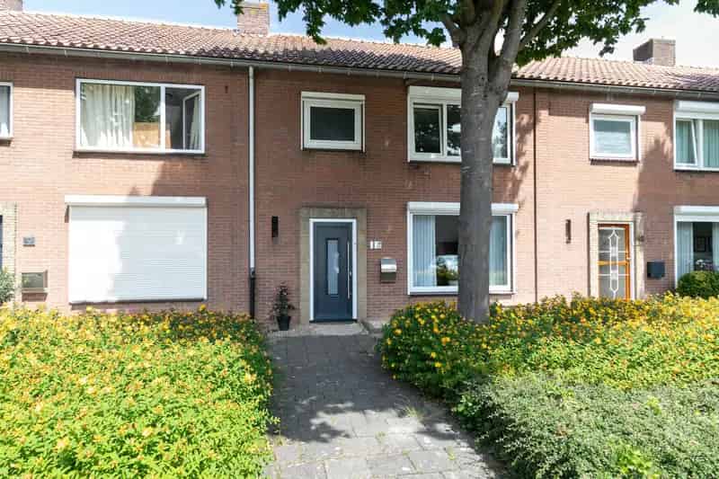 Te Koop Geertruidenberg: Charmante starterswoning 3 slaapkamers