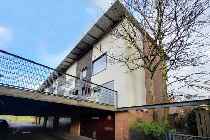 Ruime 5-kamer woning te Rotterdam Terbregge met tuin aan het water