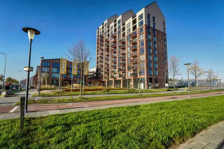 127 m2 Winkelruimte te huur Zoeterwoude Three Towers