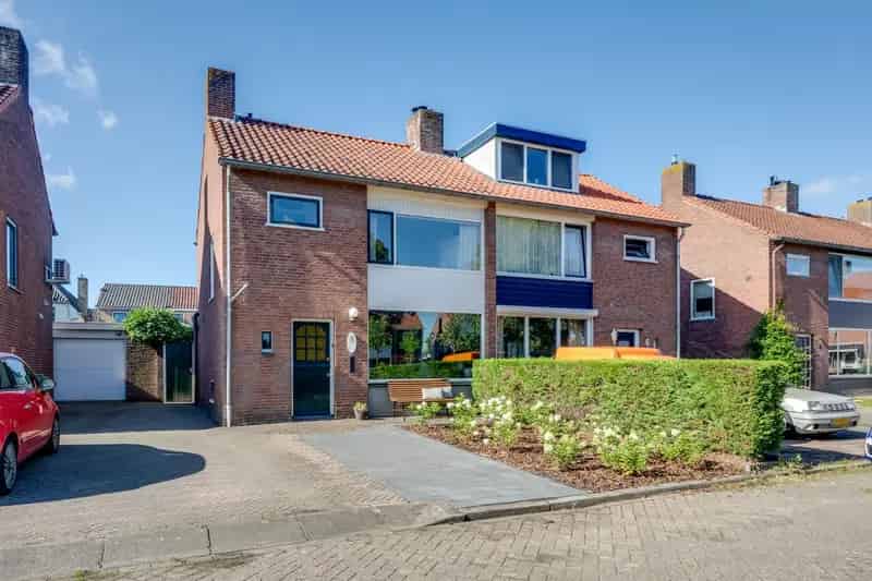 Te koop: Ruime 2-onder-1-kapwoning Prinsenbeek