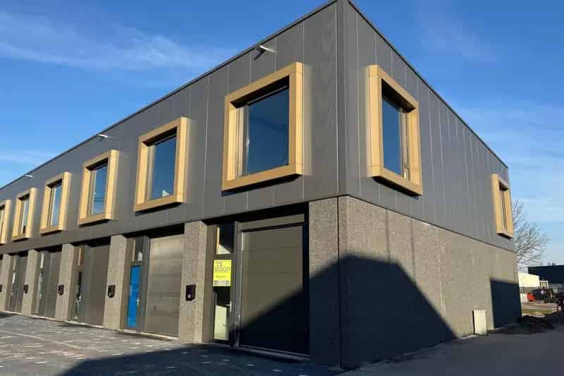 Bedrijfshal Almere te Koop:  94m² Hoekunit aan A6