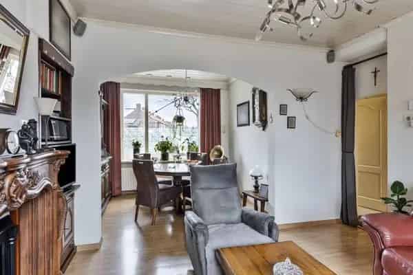 Hoekwoning Steenbergen jaren 50 4 garageboxen