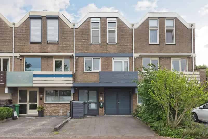 Huis te koop Amstelveen 4 slaapkamers tuin en 17 zonnepanelen
