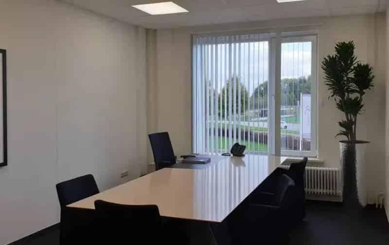 Kantoorruimte huren Hoensbroek 770m2 A76 Parkeergelegenheid
