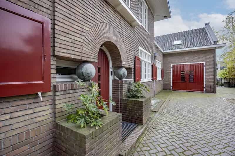 Familievilla met Zwembad te Helvoirt