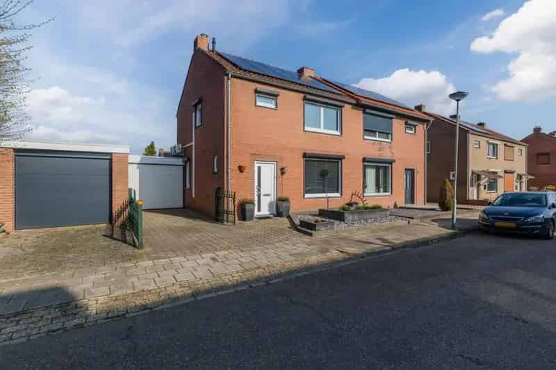 Moderne Tweekapper Munstergeleen 4 Kamers 108m2 Garage Zonnepanelen