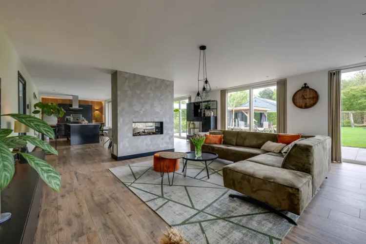Huis te koop Prinsenbeek: Luxe villa met 4 slaapkamers, grote tuin en loods