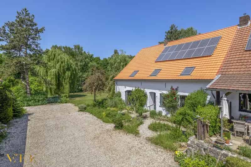 Levensloopbestendige Woonboerderij met Ruime Tuin en Schuur