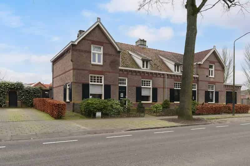 Karakteristieke 2 1 kapwoning Gemeentelijk Monument 3 slaapkamers