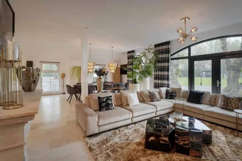 Luxe Landhuis met Paardenfaciliteiten te Hierden