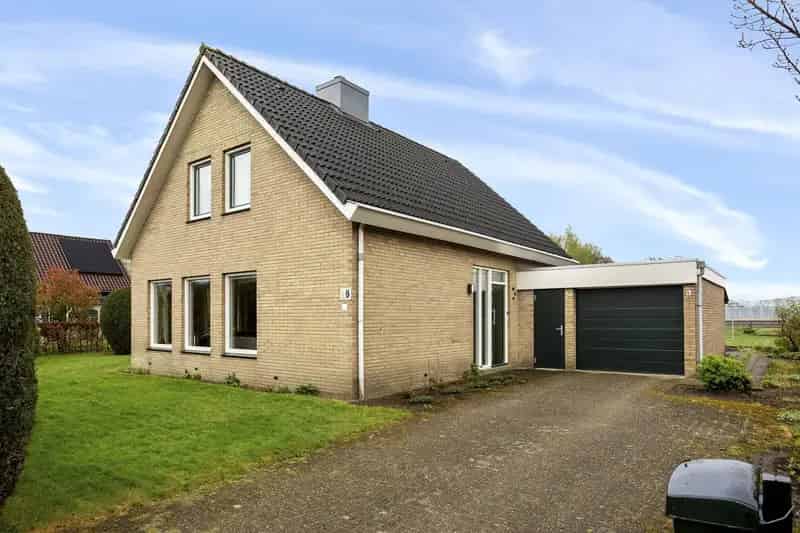 Vrijstaand woonhuis Nieuw Amsterdam  Ruime tuin  Garage