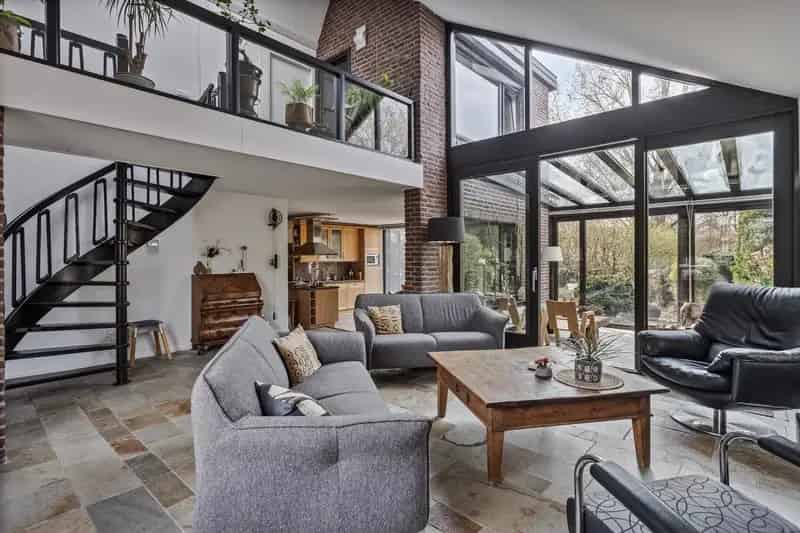 Huis te koop Ommoord: Ruime gezinswoning met tuin en serre