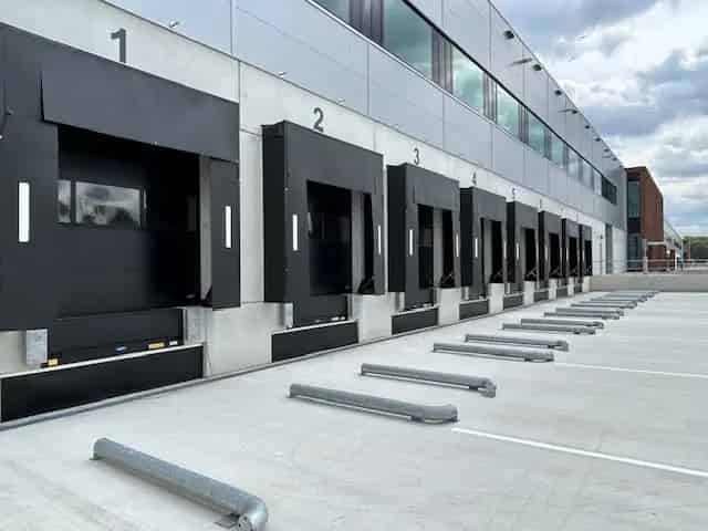 Bedrijfshal Almere 7950m2 te huur Hameiweg