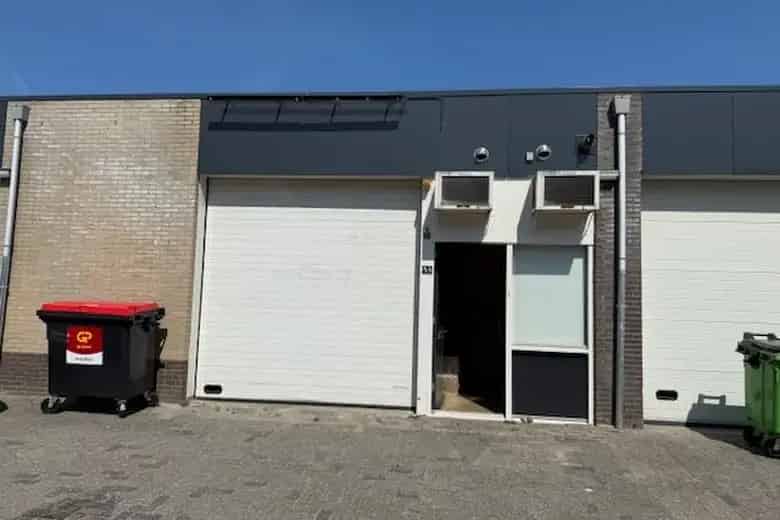 77 m2 Bedrijfsruimte te Huur Almere Buiten