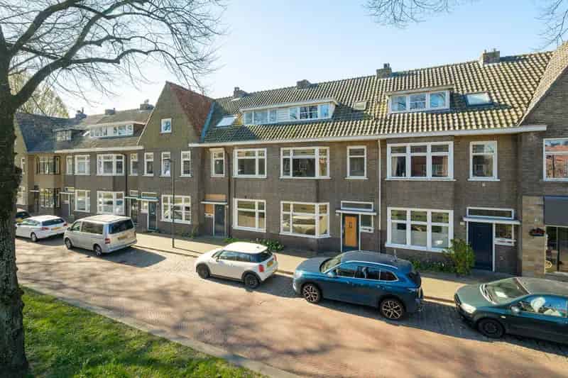Ruime Middenwoning Breda Belcrum 3 Woonlagen Eigen Keukens Badkamers