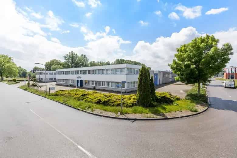 1950 m2 Bedrijfsruimte te Huur Roosendaal