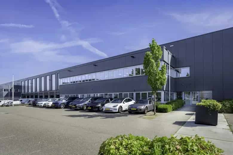 Bedrijfsruimte Amsterdam 6988m2 Kantoor 548m2 Te Huur