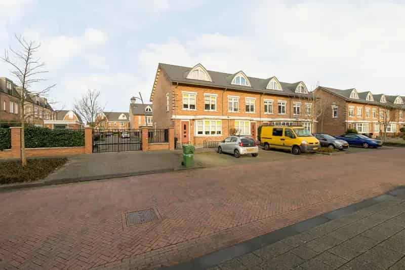 Herenhuizen te Voorschoten 142m2 3 slaapkamers tuin parkeren