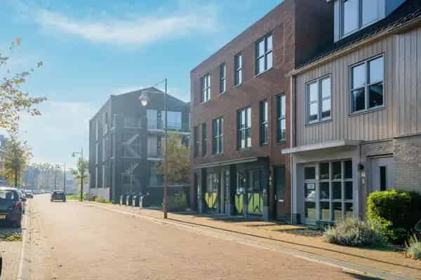 Ruim appartement Muiden: 2 slaapkamers, tuin, moderne keuken