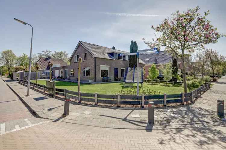 Ruime 6 Slaapkamers 2-onder-1-Kapwoning Grote Tuin Garage