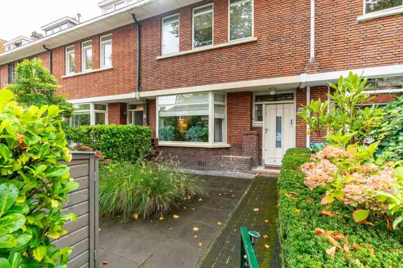 Huis te koop Wassenaar 5 slaapkamers 2 badkamers serre tuin